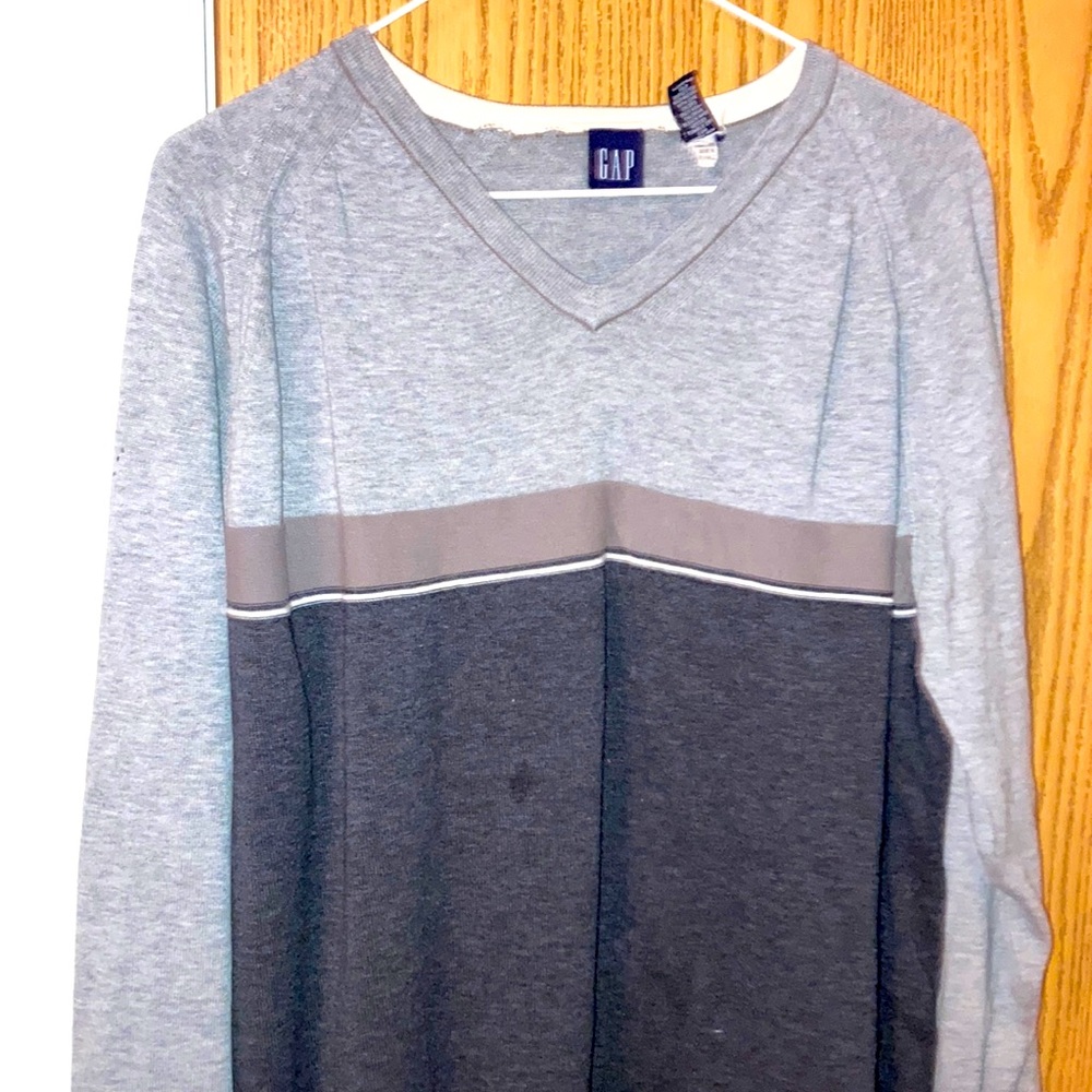 Gap Large mens gray sweater